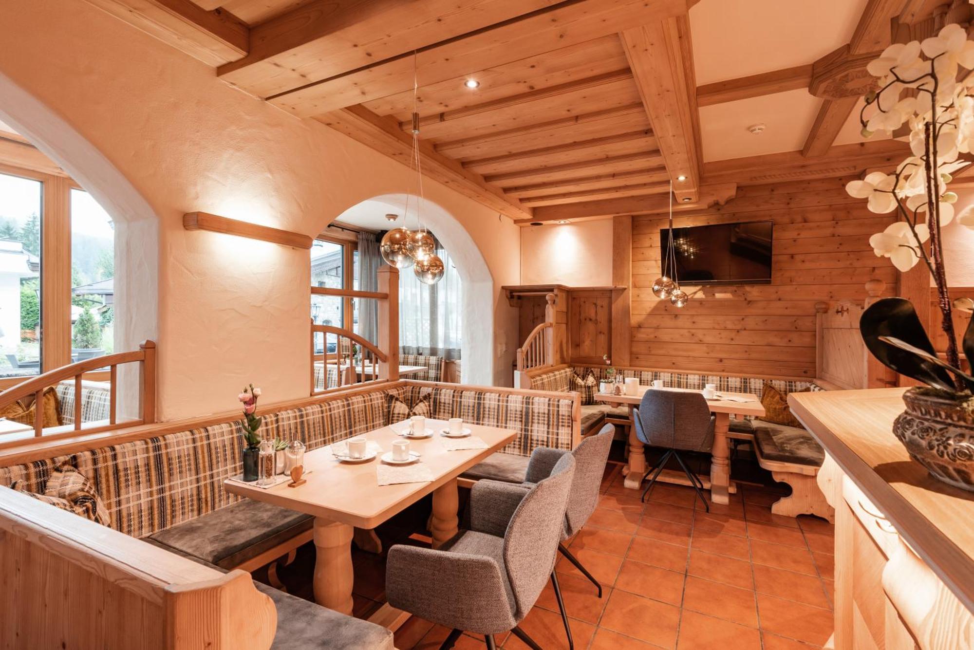 Alpen Glueck Hotel Unterm Rain Garni Kirchberg in Tirol Esterno foto